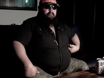 Beargrowlr Chaturbate stream image from May 02, 2025