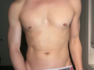 Aznomega Chaturbate stream image from May 02, 2025