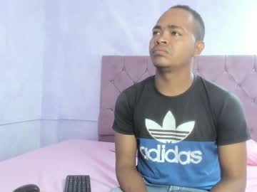 Alejanndro_69 Chaturbate stream image from May 02, 2025