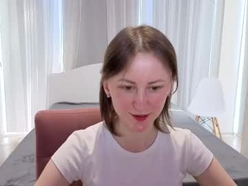 Luluchiiii Chaturbate stream image from May 02, 2025