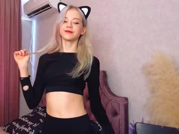 Ellie_Elfie Chaturbate stream image from May 02, 2025