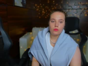 Merli_Lux Chaturbate stream image from May 02, 2025