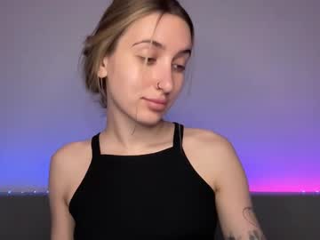 Kikkymoore Chaturbate stream image from May 02, 2025