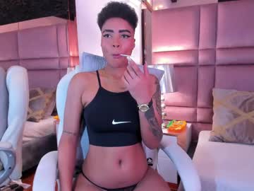 Luciawallace Chaturbate stream image from May 03, 2025