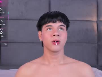 Valentino_Moon Chaturbate stream image from May 03, 2025