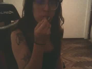 Akamedolle Chaturbate stream image from May 03, 2025