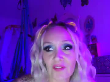 Trixiekisses Chaturbate stream image from May 03, 2025
