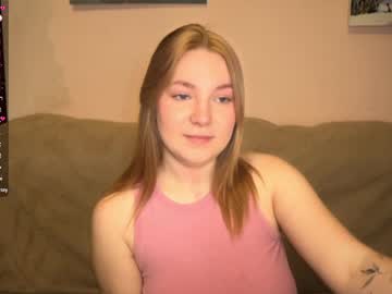 Kiragggg Chaturbate stream image from May 03, 2025