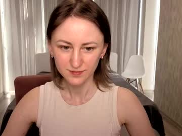 Luluchiiii Chaturbate stream image from May 03, 2025