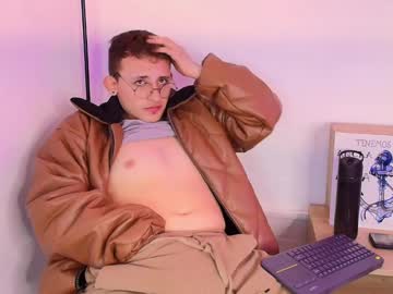 Kyler_Whitee Chaturbate stream image from May 03, 2025