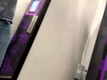 Hangit0ut Chaturbate stream image from May 03, 2025