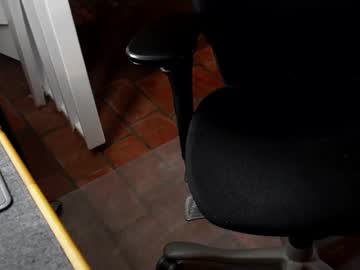Nrnkz Chaturbate stream image from May 03, 2025