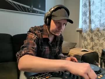 Peewpewlazer Chaturbate stream image from May 03, 2025