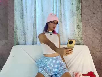 Andy_Strawberry Chaturbate stream image from May 03, 2025