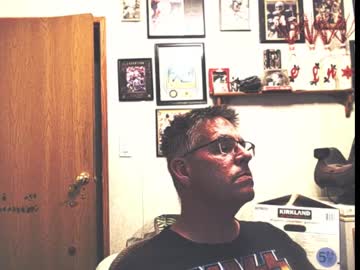 Dwinmontana Chaturbate stream image from May 04, 2025