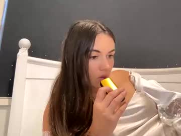 Gryllsey Chaturbate stream image from May 04, 2025