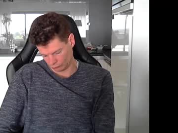 Hollandron Chaturbate stream image from May 04, 2025