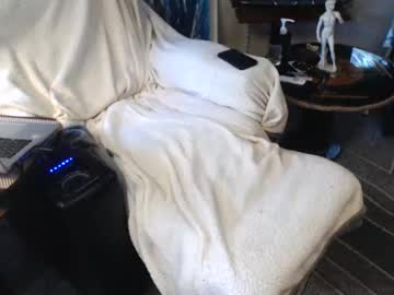 Geovee1 Chaturbate stream image from May 04, 2025
