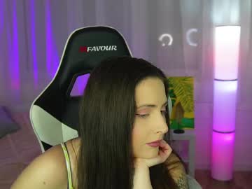 Tinalinphea Chaturbate stream image from May 04, 2025