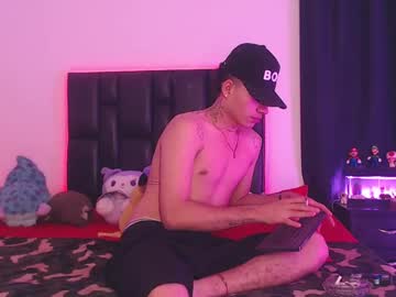 Dereek_Hot Chaturbate stream image from May 05, 2025