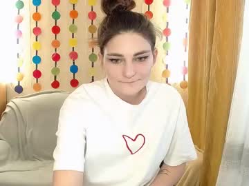 Helga_Midnight Chaturbate stream image from May 05, 2025