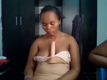 Moon_Goddess12 Chaturbate stream image from May 05, 2025