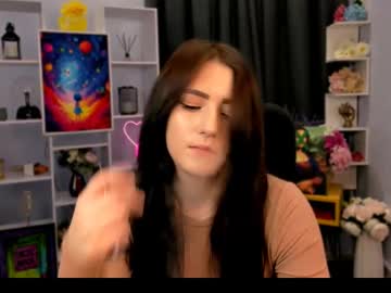 Helli_Belli Chaturbate stream image from May 05, 2025