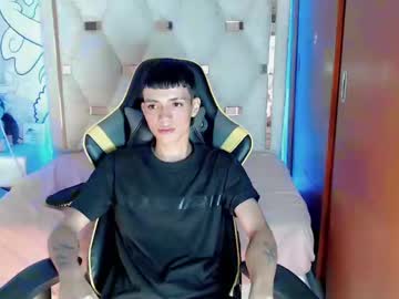 Kris_Cuervo Chaturbate stream image from May 05, 2025