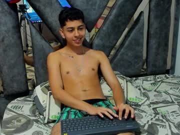 Gomez_C_ Chaturbate stream image from May 06, 2025