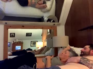 3bumblebeas Chaturbate stream image from May 06, 2025