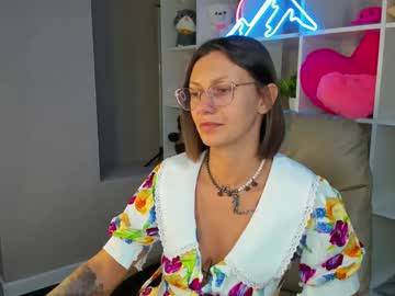 Esther_Lewiss Chaturbate stream image from May 06, 2025