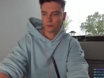Nicoslowmoo Chaturbate stream image from May 06, 2025