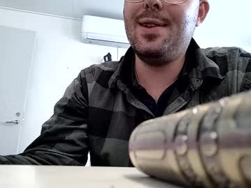 420bifcool Chaturbate stream image from May 06, 2025