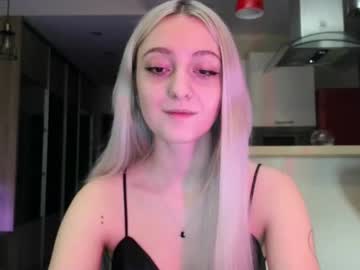White_Liilly Chaturbate stream image from May 06, 2025