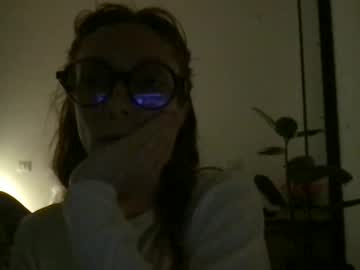 Desperateknitters Chaturbate stream image from May 06, 2025
