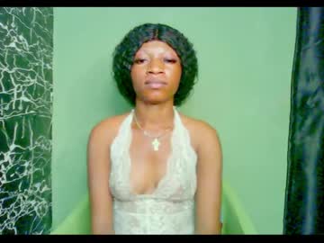 Ebony_Petitdrip Chaturbate stream image from May 06, 2025