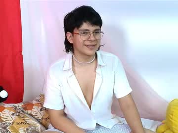 Sensualsamy Chaturbate stream image from May 07, 2025