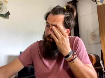 Crisbearded Chaturbate stream image from May 07, 2025