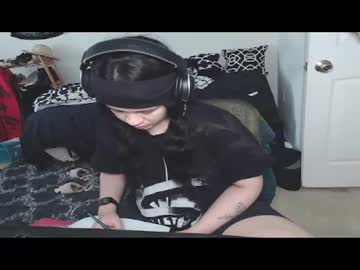 Prettyandpeachy Chaturbate stream image from May 07, 2025