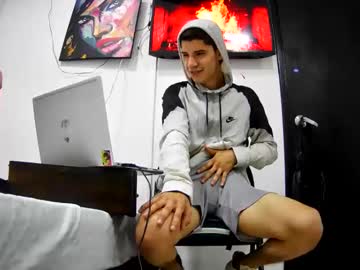 Newlatino1 Chaturbate stream image from May 07, 2025
