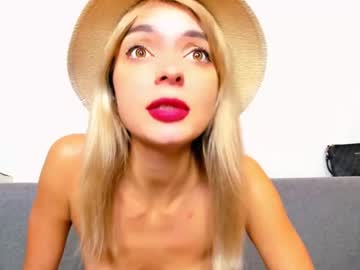 Elle_Benne Chaturbate stream image from May 07, 2025