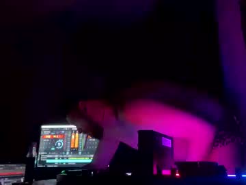 Guyst049 Chaturbate stream image from May 07, 2025