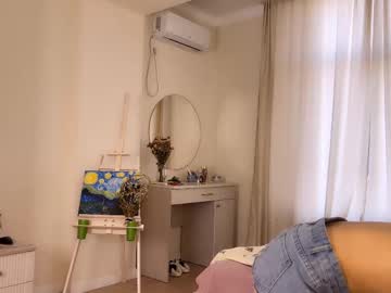 Lunavelle Chaturbate stream image from May 08, 2025
