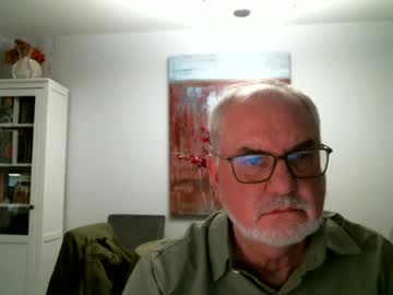 Loop102 Chaturbate stream image from May 08, 2025
