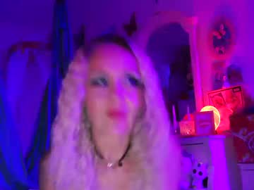 Trixiekisses Chaturbate stream image from May 08, 2025