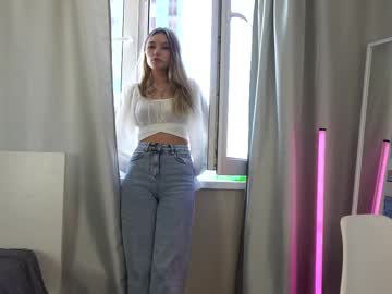 Lunakom Chaturbate stream image from May 08, 2025