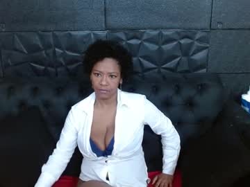 Kristalowenss Chaturbate stream image from May 08, 2025