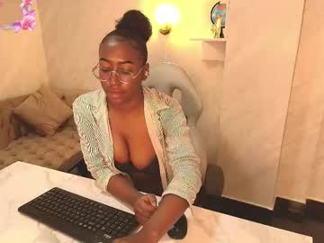 Qeen_Blackk Chaturbate stream image from May 08, 2025