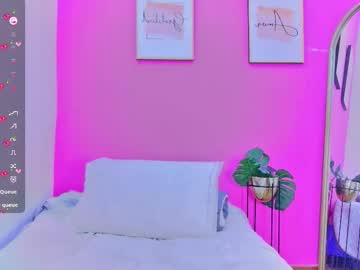 Littleebonymommy Chaturbate stream image from May 08, 2025