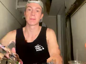 Chrisinthecloset Chaturbate stream image from May 08, 2025